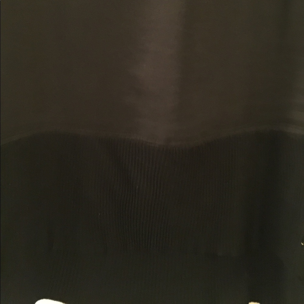 Beautiful R + A silk top - Picture 2 of 6